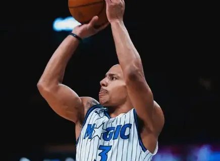 乐鱼集团-贝恩全场17投7中，三分7中3得到19分4篮板1抢断1封盖